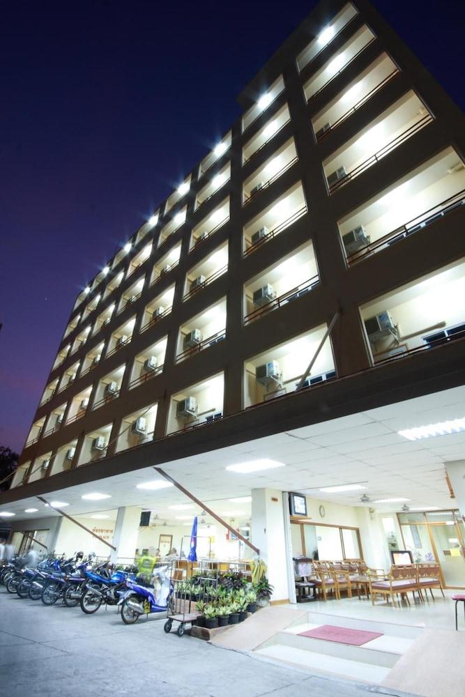 P.A. Place Hotel Nakhon Sawan Exterior foto