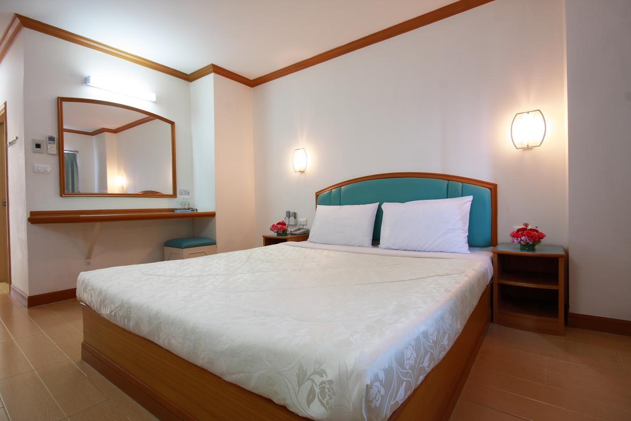 P.A. Place Hotel Nakhon Sawan Exterior foto