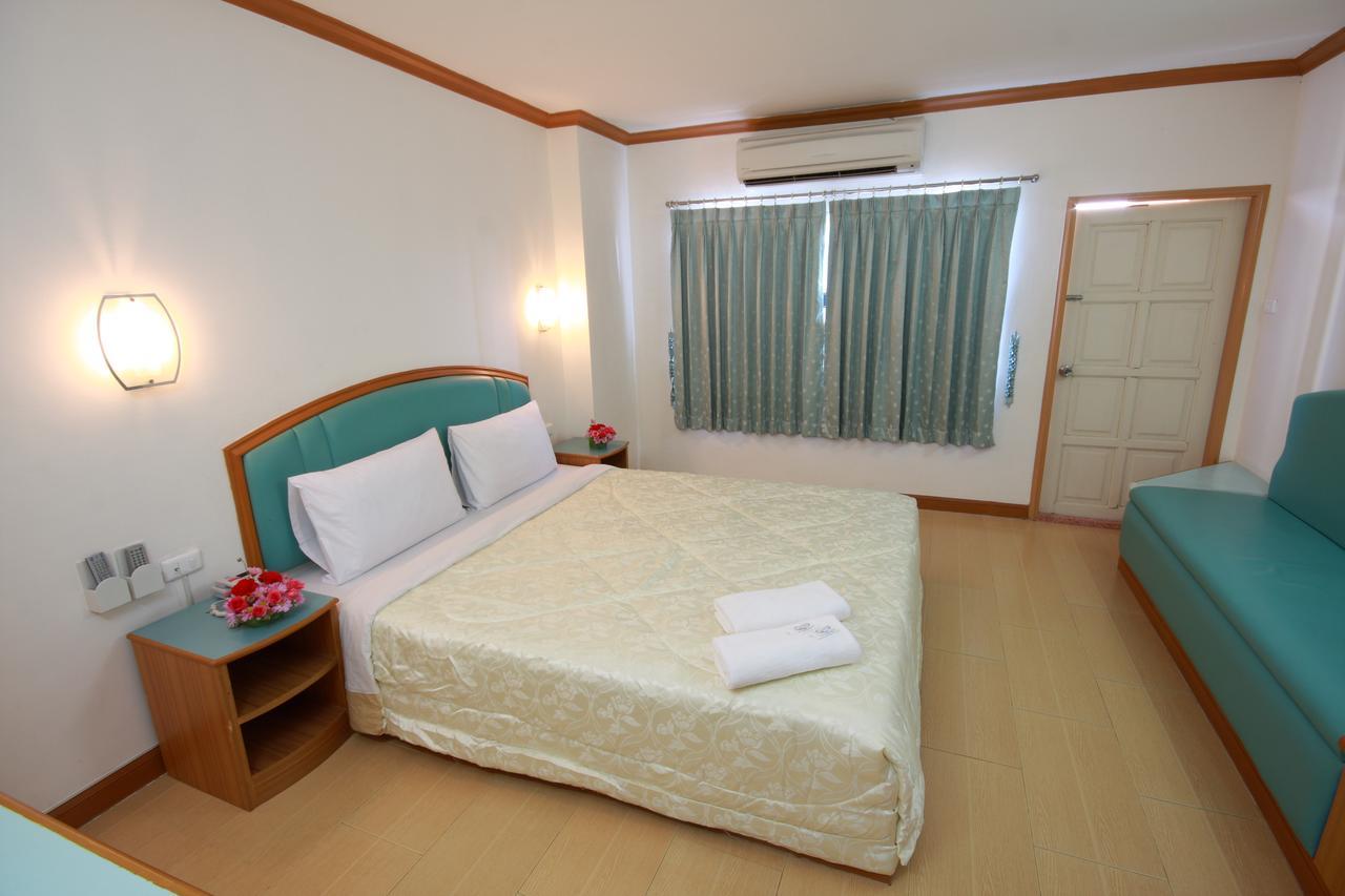 P.A. Place Hotel Nakhon Sawan Exterior foto