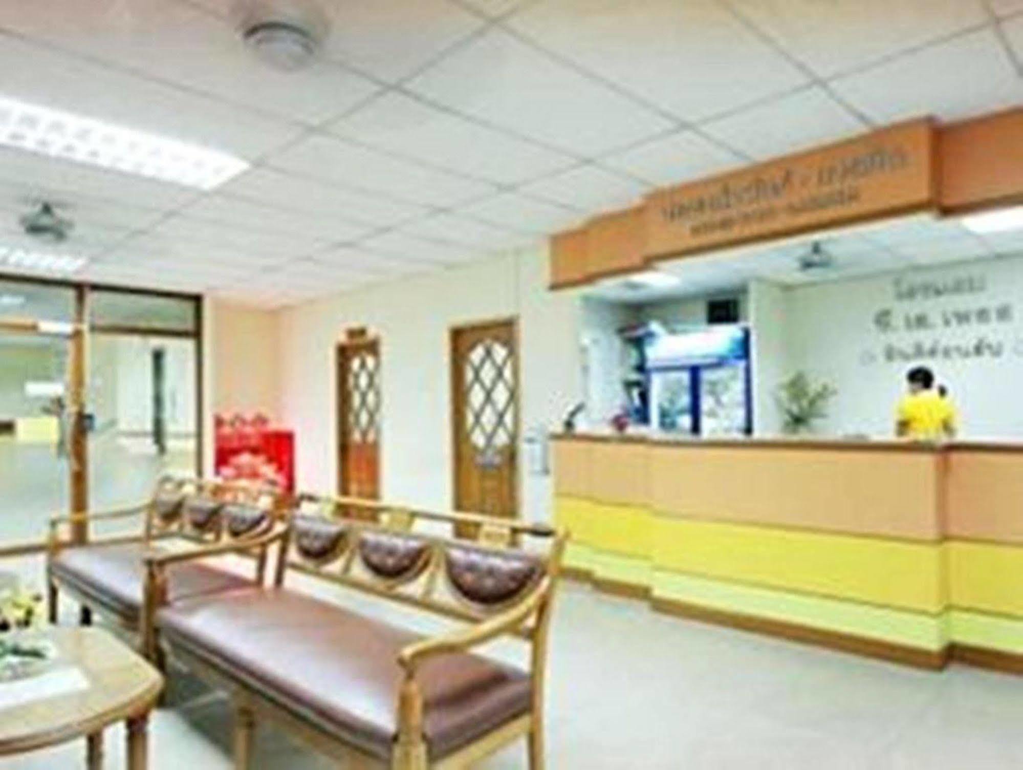 P.A. Place Hotel Nakhon Sawan Exterior foto