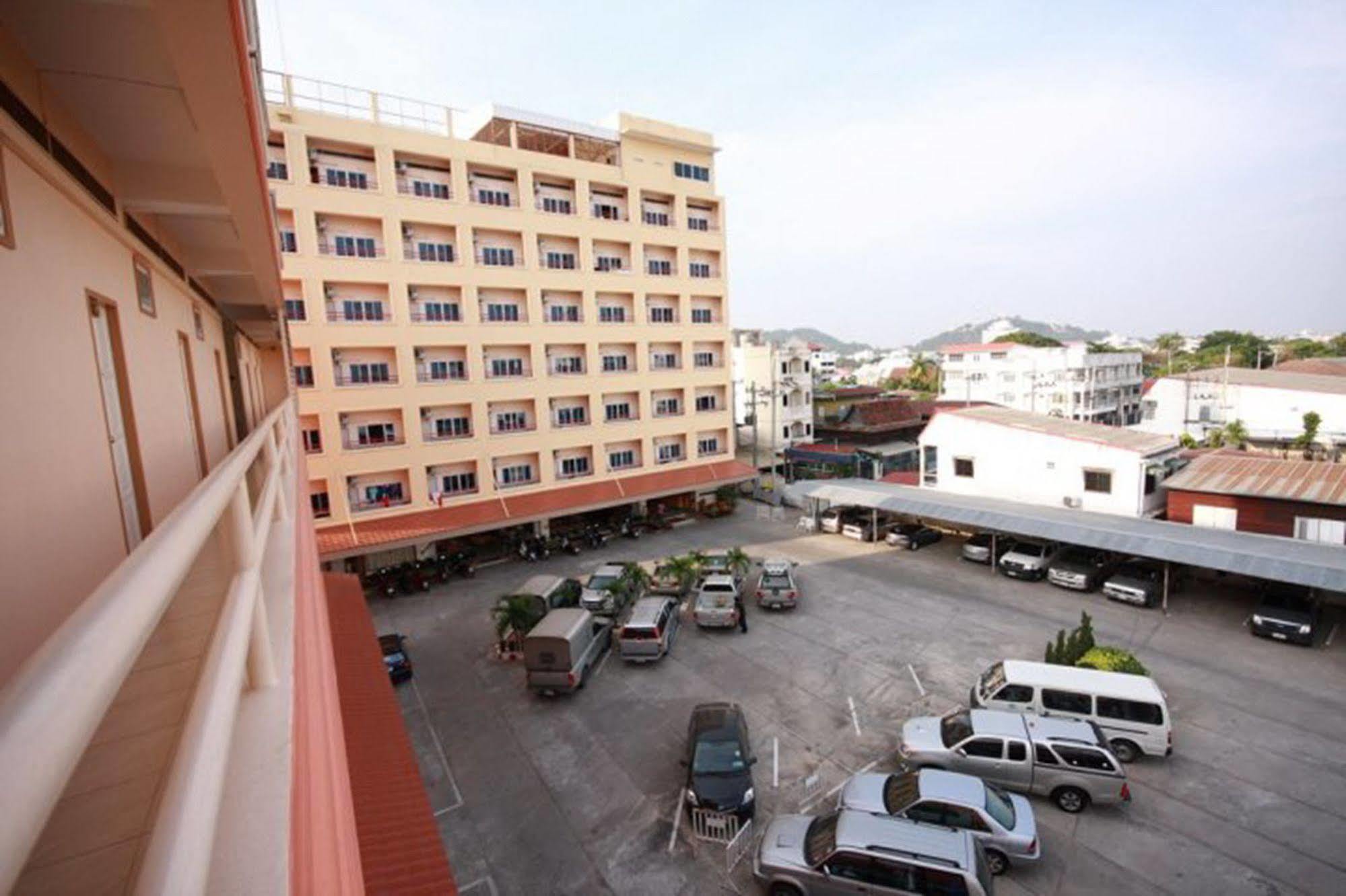 P.A. Place Hotel Nakhon Sawan Exterior foto