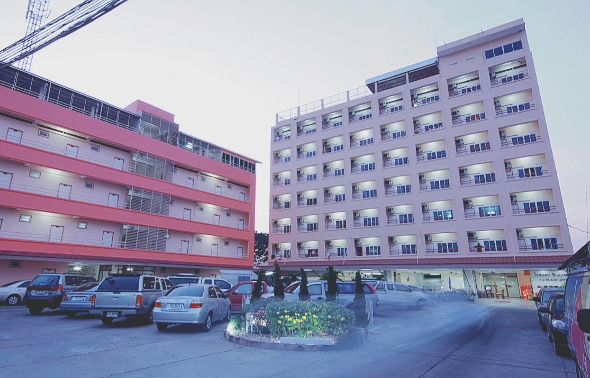 P.A. Place Hotel Nakhon Sawan Exterior foto